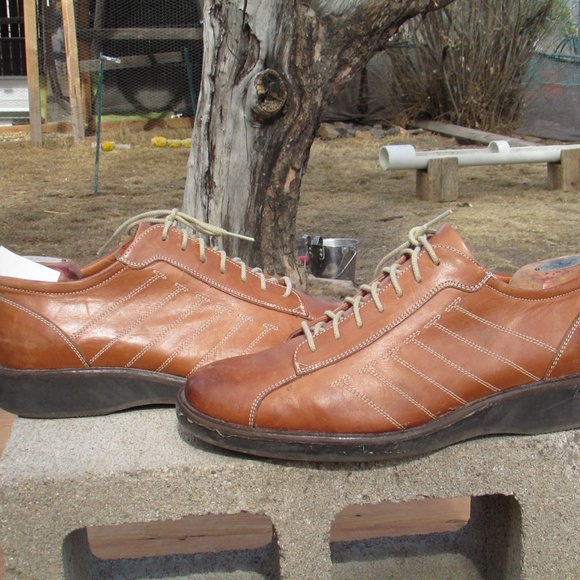 Johnston & Murphy tan leather casual oxfords, handcrafted in ?? Italy main image 6